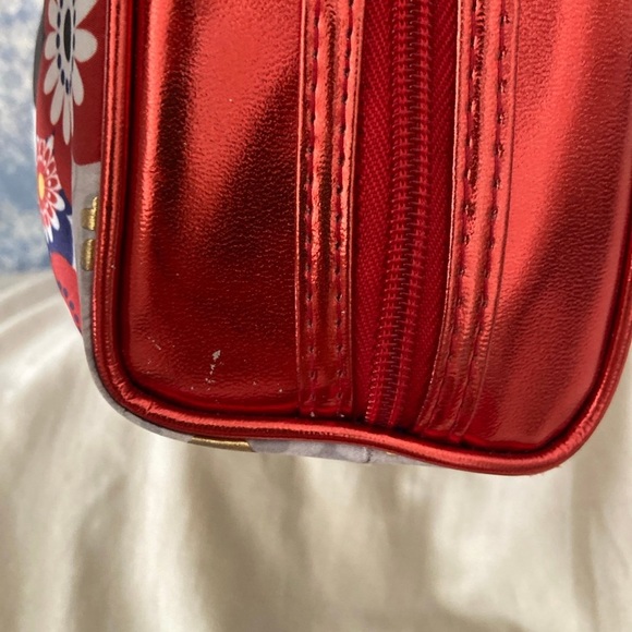 Disney Princess Snow White Makeup Bag - Picture 4 of 5